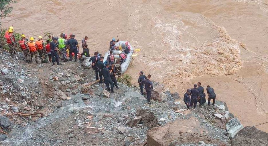 त्रिशूलीमा बेपत्ता यात्रुसहित दुई बस खोज्न भारतीय टोली नेपालमा