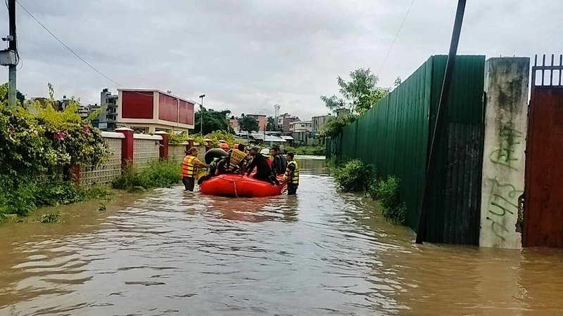 बागमती नदीमामा फसेका तीन जनाको उद्धार