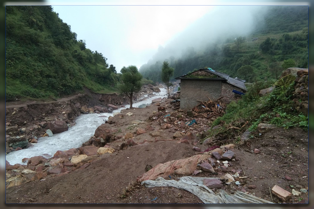 बागलुङ पहिरोः  प्रतिकूल मौसमका कारण घाइतेलाई  अस्पातल पुर्‍याउन  कठिन