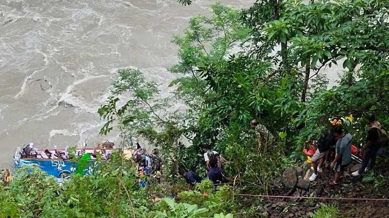 तनहुँ बस दुर्घटनाः मृतक सबैको शव परीक्षण चितवनमा हुने