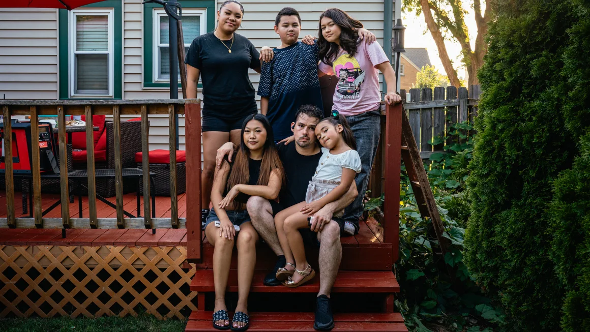 अमेरिकाबाट लाओस डिपोर्ट गरिएकी विस्कन्सिनकी आमाको पीडा : युद्धबाट भागेका अभिभावककी छोरी अब जन्मेको देशबाट विस्थापित