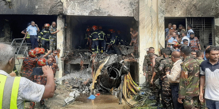बङ्गलादेशको ढाकामा  लडाकु विमान दुर्घटना, १६ जनाको मृत्यु