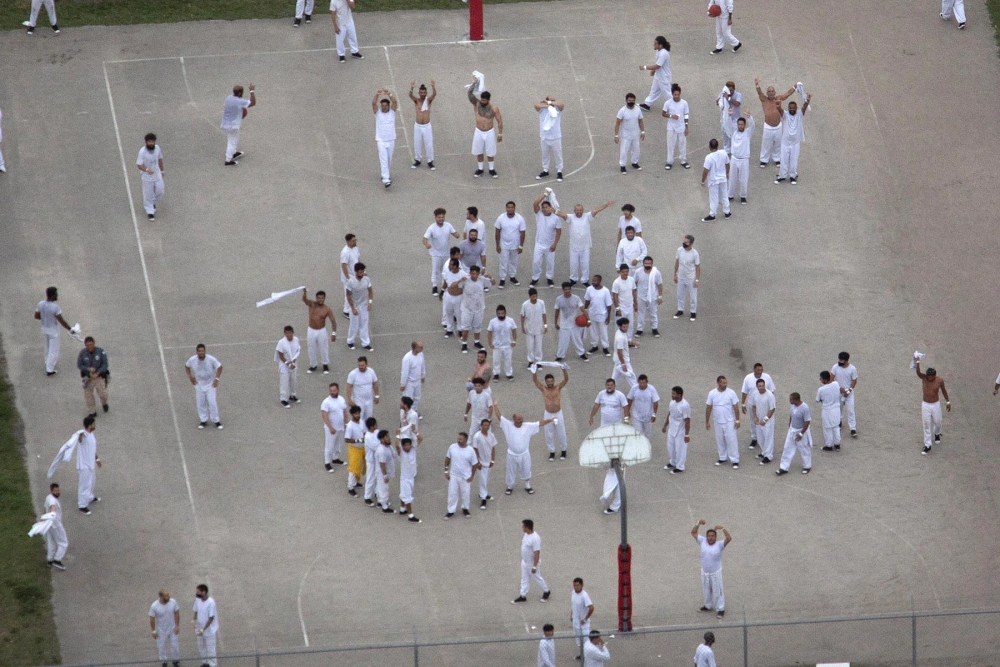 अमेरिकामा प्रवेश गरेका आप्रवासीहरूलाई अब धरौटीमा रिहा नदिने नयाँ नीति लागू — ट्रम्प प्रशासनको कडाइ