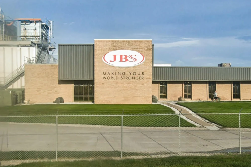 ट्रम्प प्रशासनको आप्रवासन कडाइपछि आइओवाको मासु प्रशोधन कारखानामा काम गर्ने सयौँ आप्रवासी श्रमिक बेरोजगार