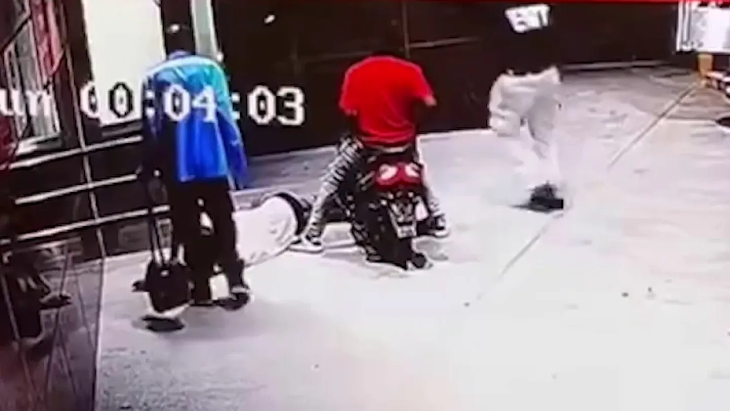 अवैध आप्रवासीद्वारा CBP अफिसरमाथि गोली प्रहार, आरोपीलाई अस्पताल बाहिर फालिएको भिडियो सार्वजनिक