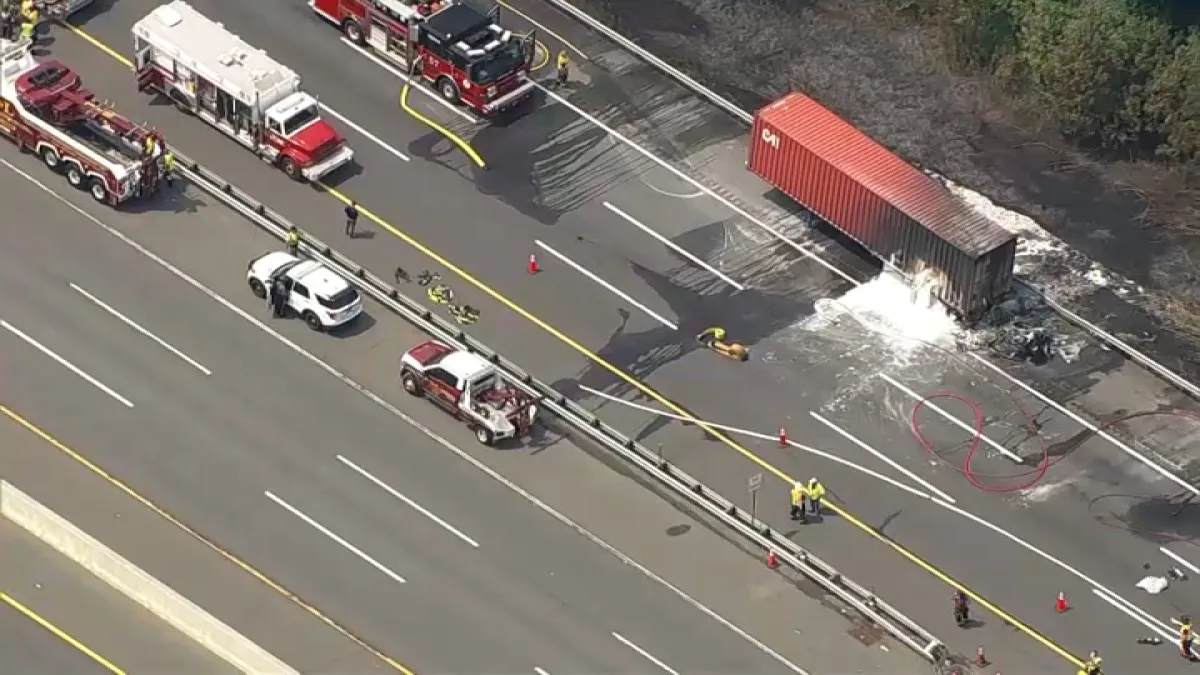 न्यूजर्सी टर्नपाइकमा पाँच सवारीको भीषण दुर्घटना- १ को मृत्यु, २ घाइते