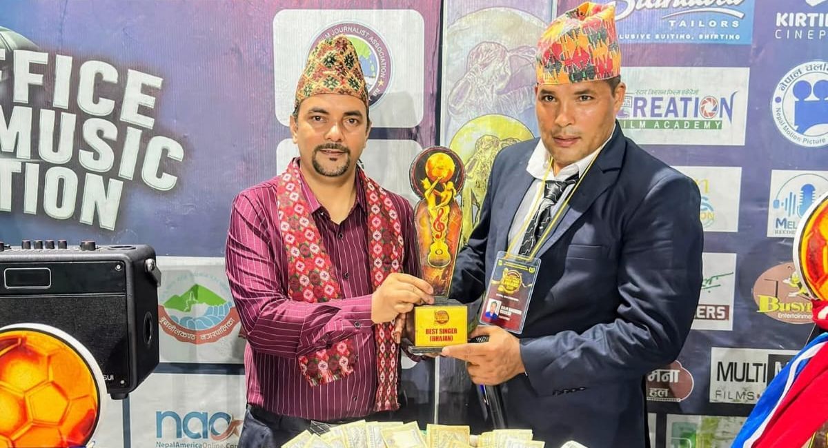 बक्स अफिस म्युजिक अवार्डमा मोतिराज खनाल सर्वोत्कृष्ट भजन गायक/संगीतकार सम्मानित