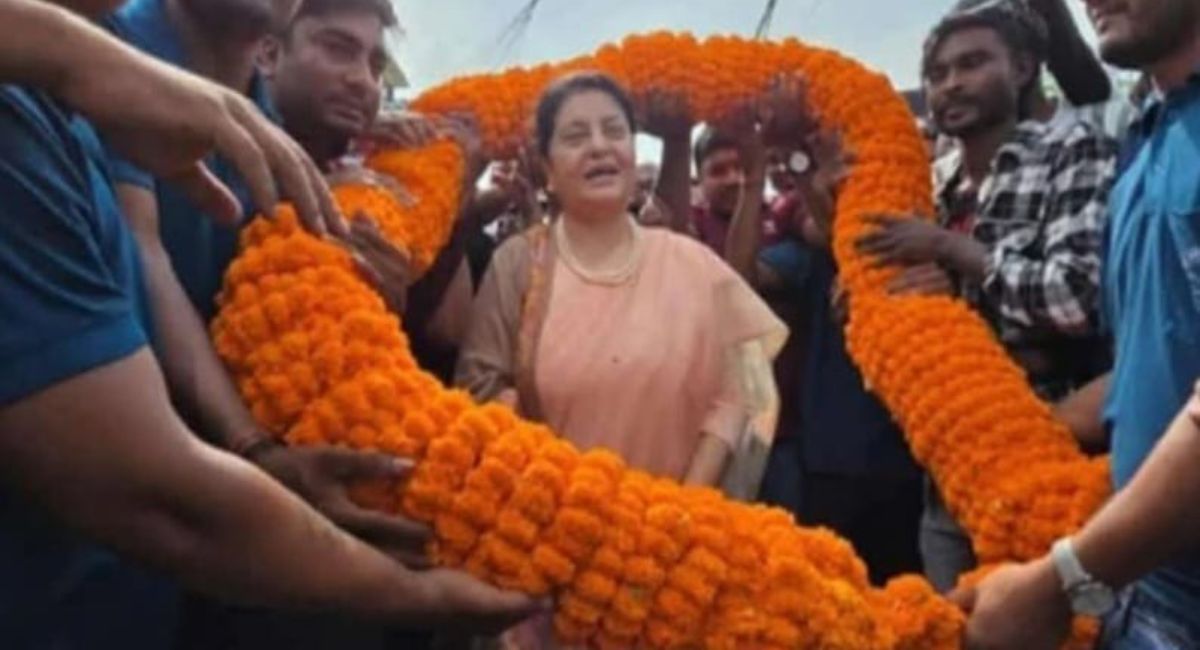 पूर्वराष्ट्रपति भण्डारीलाई ५१ किलोको मालाले स्वागत, एमाले नेताहरुको भीड