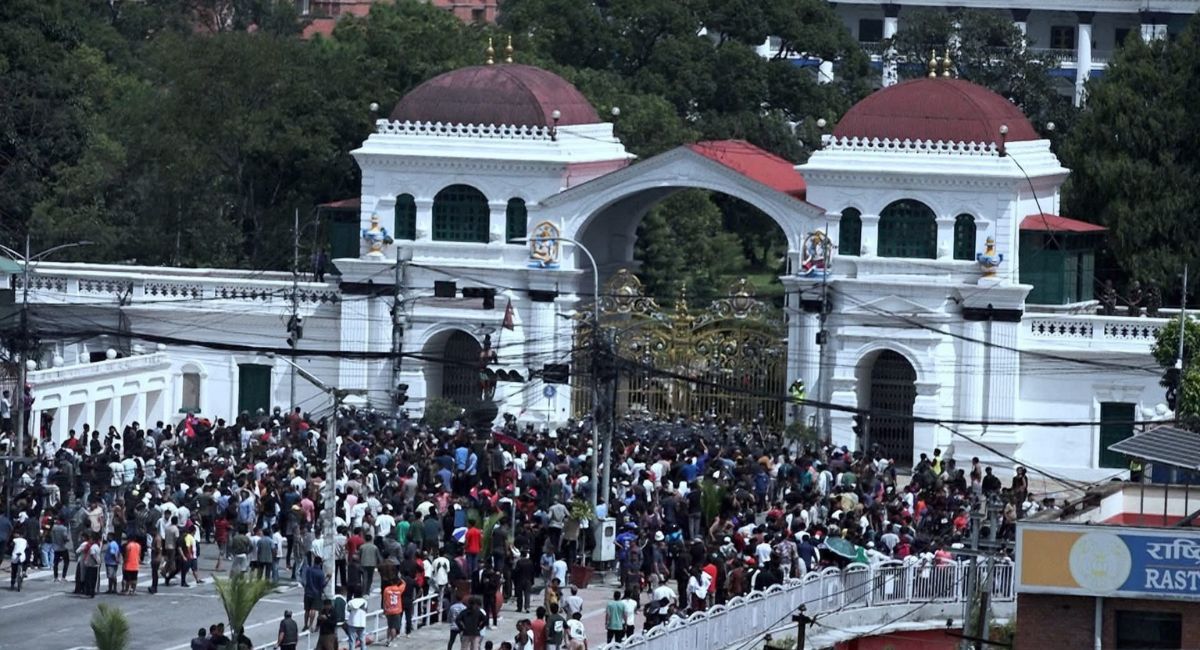 प्रदर्शनकारीहरू सिंहदरवारमा प्रवेश गरे