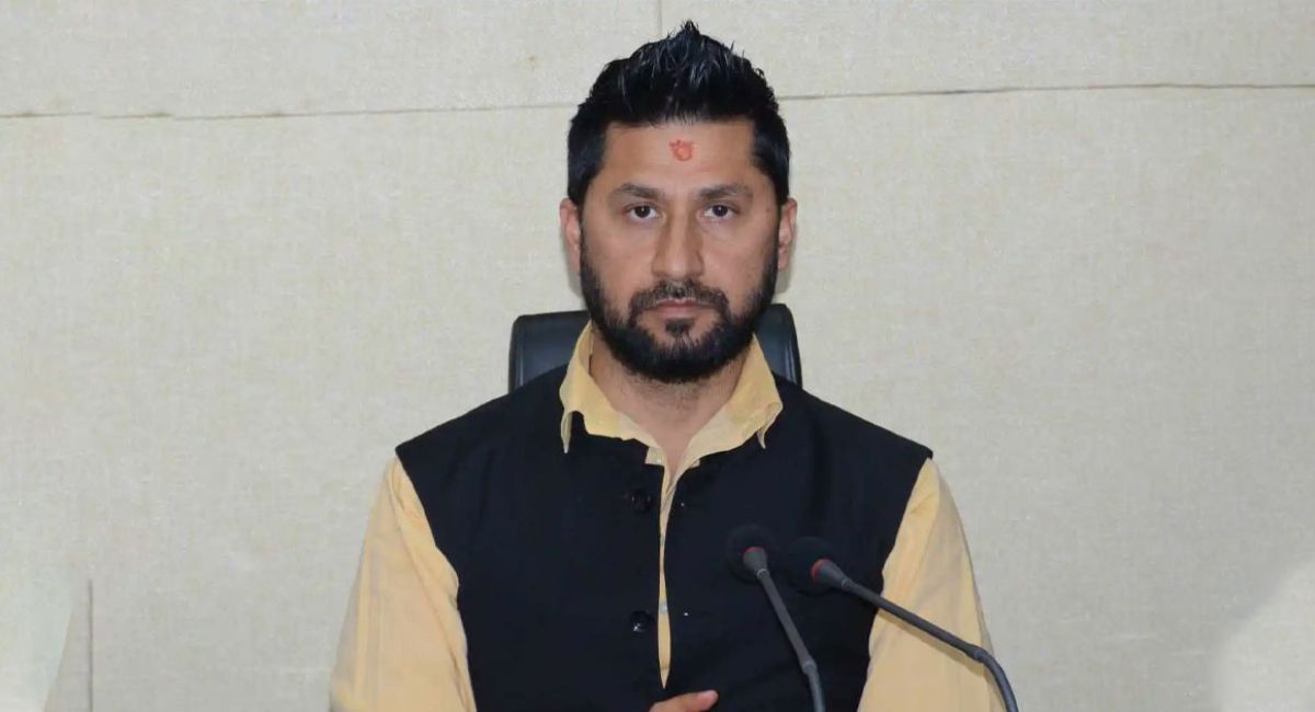 रवि लामिछानेलाई प्रदर्शनकारीहरूले नख्खु कारागारबाट बाहिर निकाले