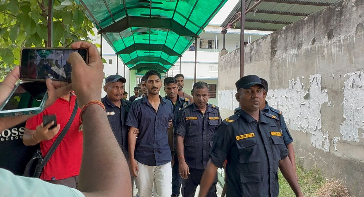 आफ्नै बुवाको परिक्षा दिइरहेका छोरा पक्राउ