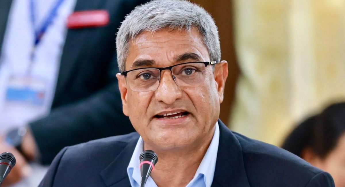 गृहमन्त्री रमेश लेखकले दिए राजीनामा