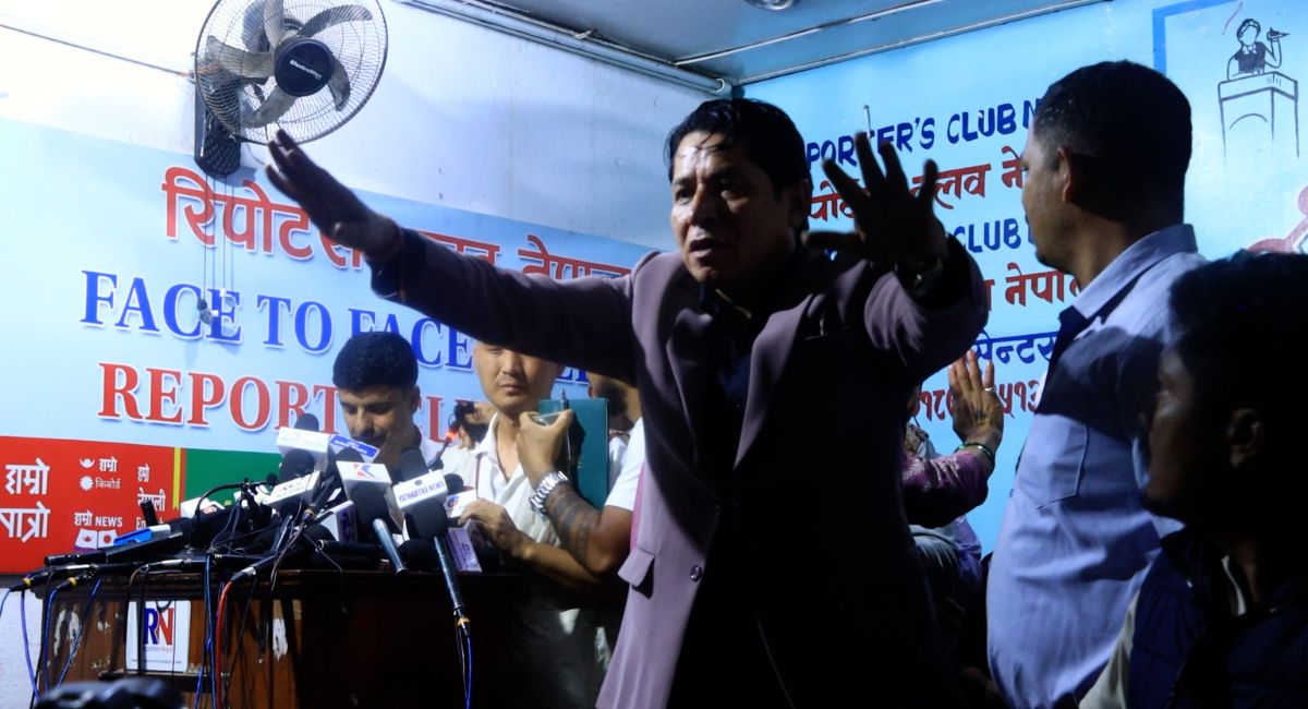 सुदन गुरूङले गरेको पत्रकार सम्मेलनमा कुटाकुट