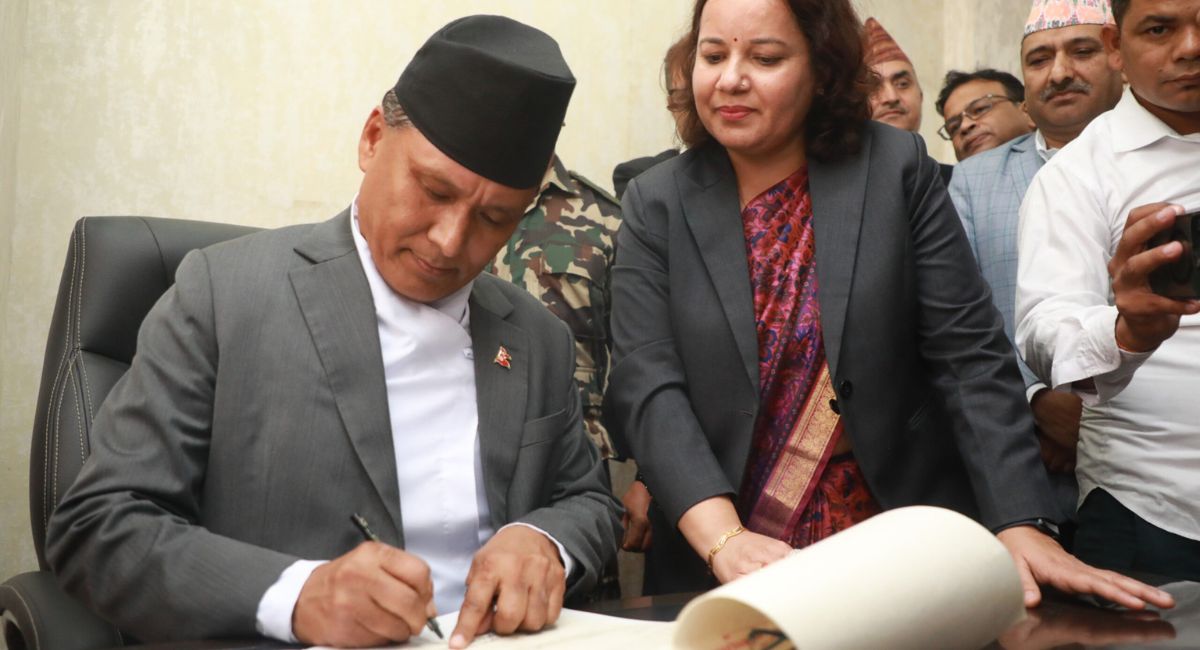 ऊर्जामन्त्री घिसिङ्द्वारा पदभार ग्रहण