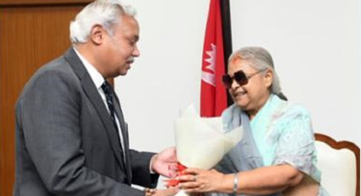 प्रधानमन्त्री कार्कीसँग भारतीय राजदूतको भेट