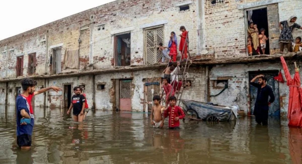 अव्यवस्थित शहरीकरण र अवरुद्ध निकास प्रणालीले पाकिस्तानमा बाढीको जोखिम थपिँदै