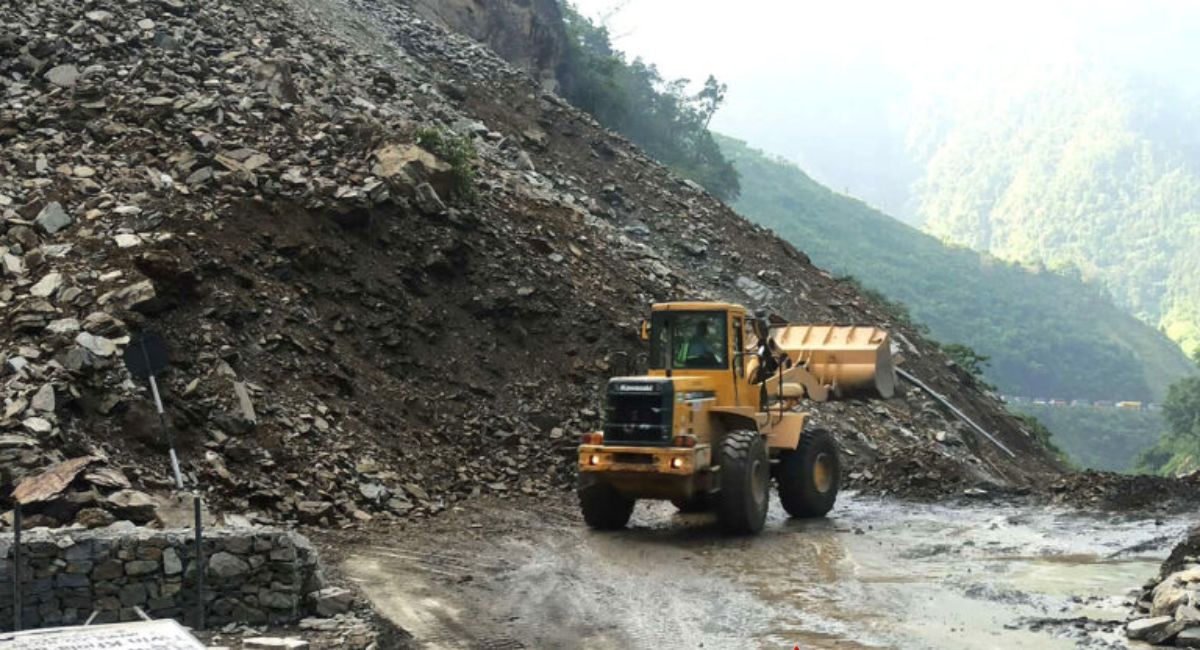 तुइन खोलामा फेरि पहिरो, नारायणगढ–मुग्लिन सडक अवरुद्ध