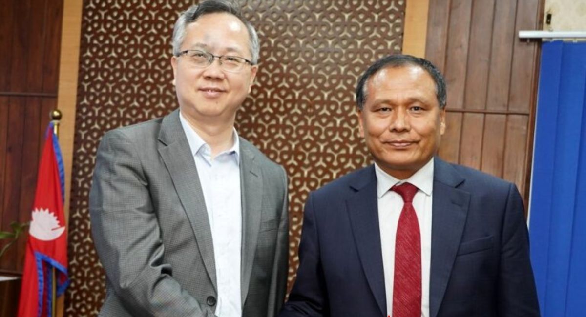मन्त्री घिसिङ र चिनियाँ राजदूतबीच भेटवार्ता, सडक र ऊर्जा क्षेत्रमा सहकार्यबारे छलफल