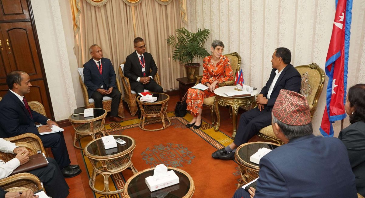 मन्त्री घिसिङ र स्विस राजदूतबीच भेटवार्ता, ऊर्जा–पूर्वाधार क्षेत्रमा स्विस सहयोग निरन्तर रहने