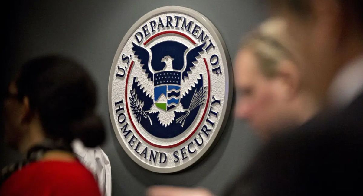 डरहमले ‘फोर्थ एमेन्डमेन्ट वर्कप्लेस’ घोषणा गर्दै आप्रवासीलाई सुरक्षा दिने