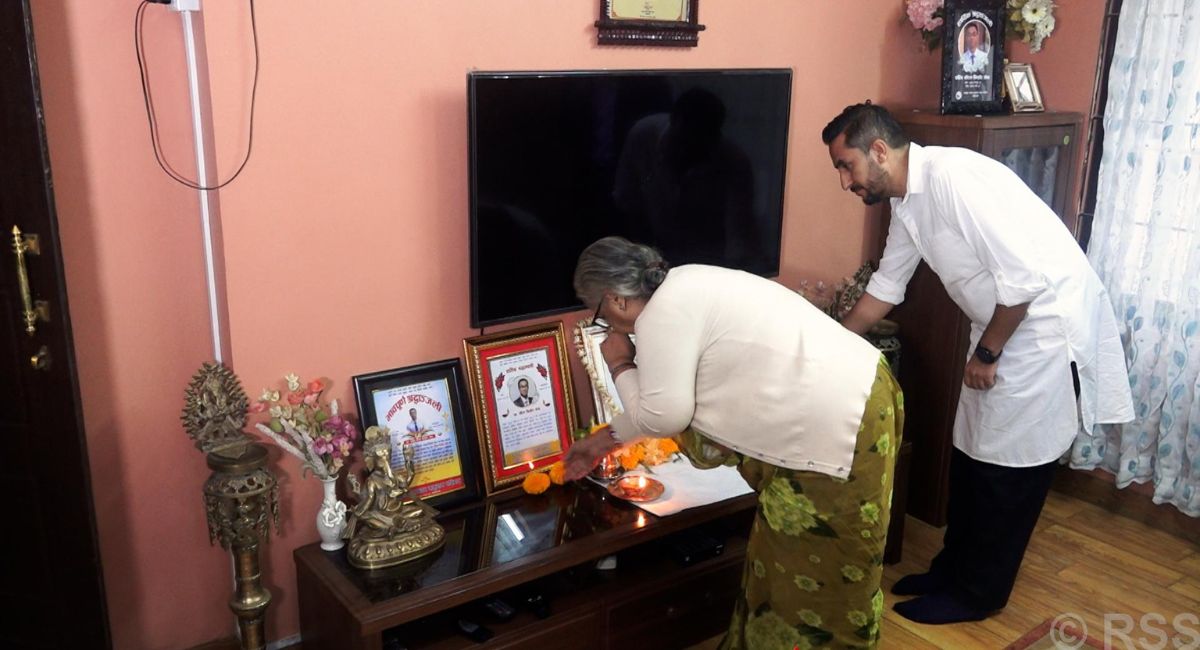 प्रधानमन्त्री कार्कीद्वारा सहिद परिवारसँग भेट