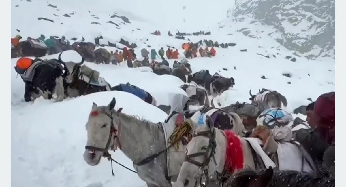 हिम आँधीले सगरमाथामा सयौँ पर्वतारोही फसे, उद्धार जारी