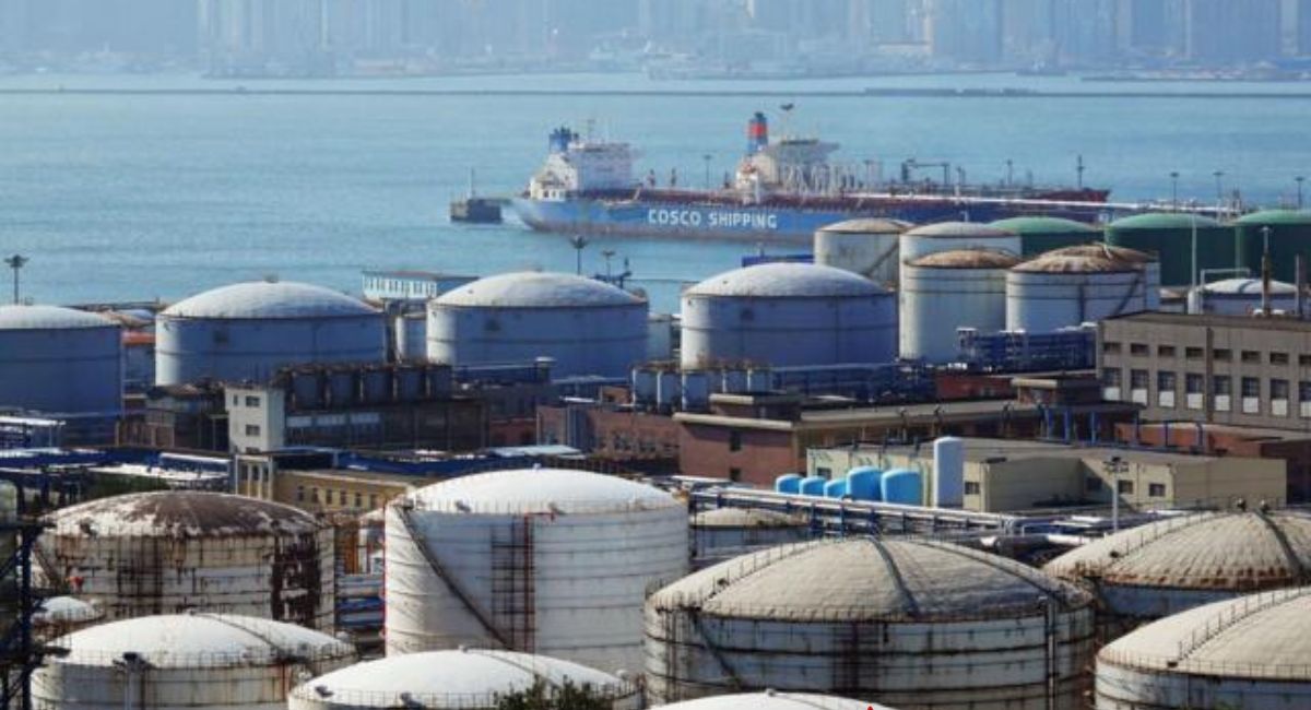 इरानको तेल निर्यातमा संलग्नता रहेको भन्दै अमेरिकाद्वारा दर्जनौँ व्यक्ति र फर्ममाथि प्रतिबन्ध