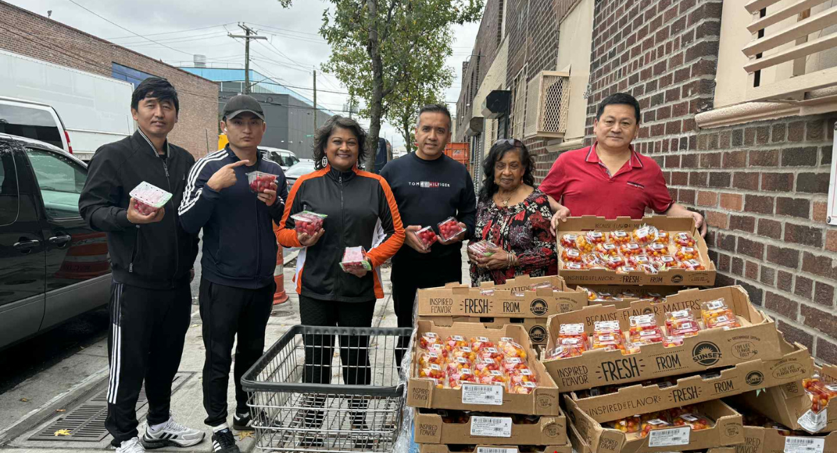 स्थानीय अगुवाहरूको संयुक्त पहलमा निःशुल्क भोजन वितरण