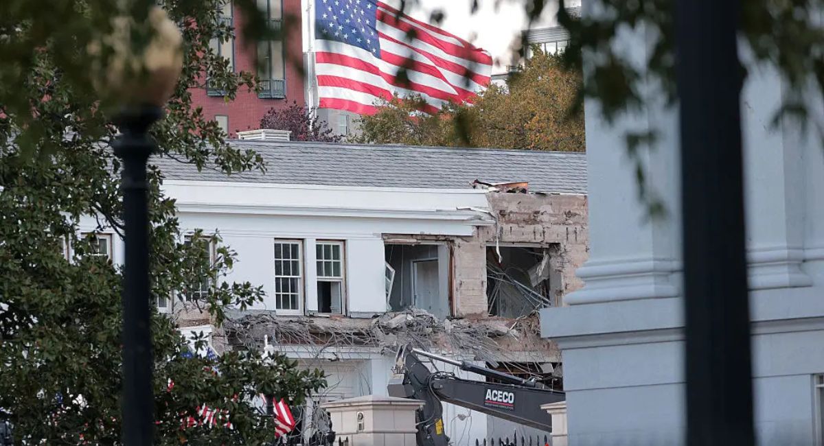 व्हाइट हाउसको पूर्व पाखा भत्काइँदै, नयाँ नृत्यशाला बन्ने तयारी