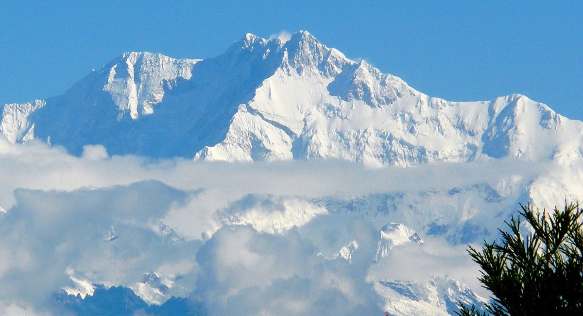 यस याममा ३०० विदेशी पर्यटकद्वारा कञ्चनजङ्घा हिमाल क्षेत्र भ्रमण