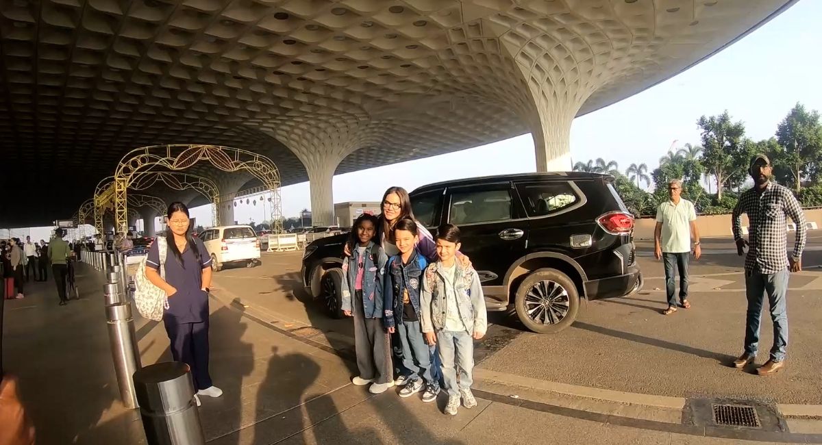 बालबच्चा सम्हाल्दै बलिउड अभिनेत्री सन्नी लियोन