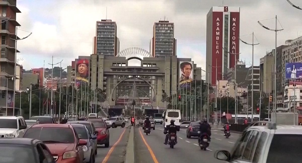 संभावित अमेरिकी आक्रमणको सामना गर्न भेनेजुएलामा सैन्य अभ्यासको आदेश