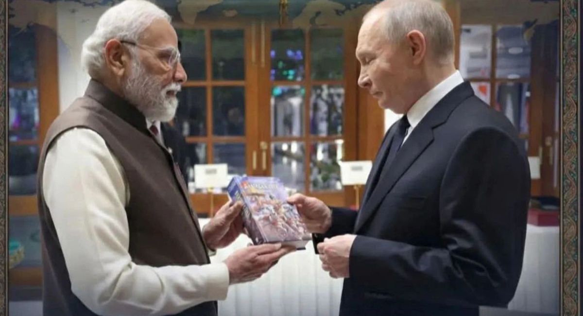 मोदीले पुटिनलाई दिए रूसी भाषामा अनुदित गीता उपहार