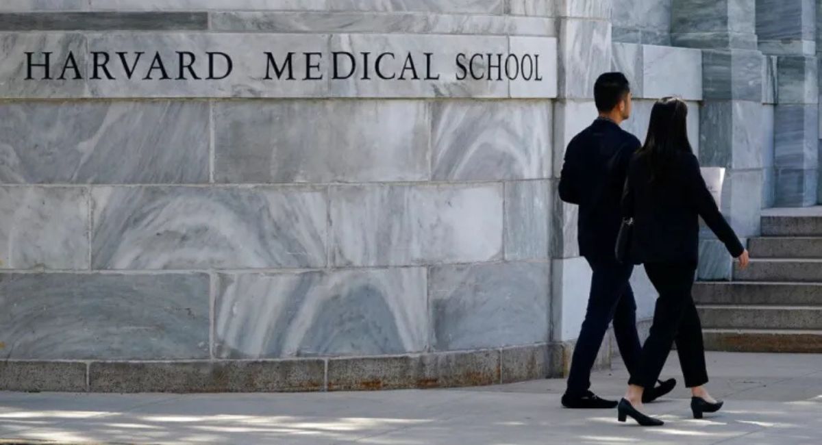 हार्वर्ड मेडिकल स्कूलको पूर्व शवगृह व्यवस्थापकलाई शरीरका अंग बेच्ने अपराधमा ८ वर्ष जेल सजाय