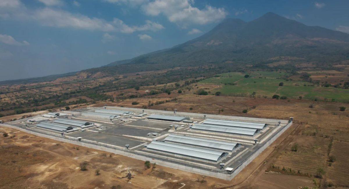 ‘60 Minutes’ मा ट्रम्प प्रशासनको आप्रवासन नीतिबारे रिपोर्ट आकस्मिक रूपमा अनलाइनमा प्रसारित