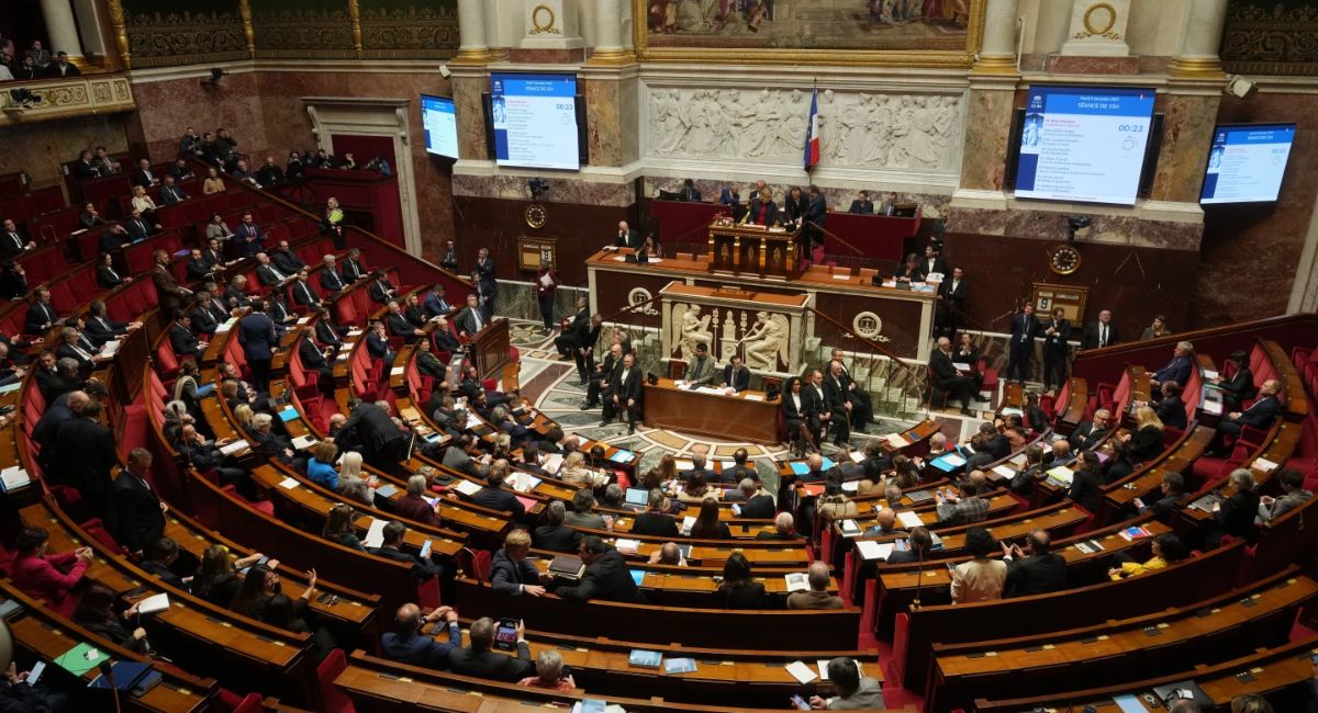 फ्रान्सको संसदले ‘सरकारी शटडाउन’ रोक्न आपतकालीन विधेयक पारित