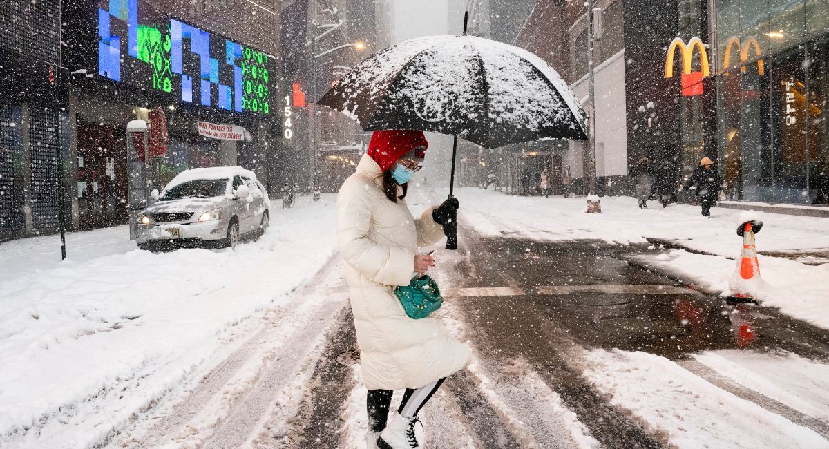 न्यूयोर्कमा ‘प्राणघातक’ चिसोको चेतावनी: बाहिर निस्कनु खतरनाक