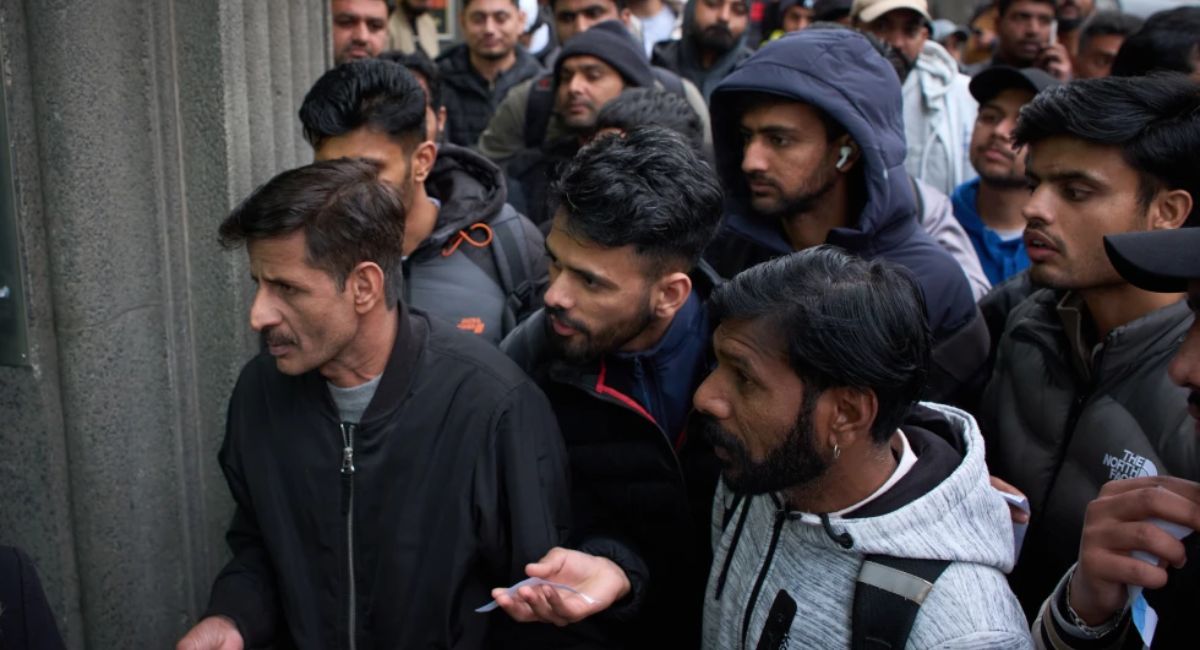 विश्वभर आप्रवासीलाई लखेटिँदा स्पेनले दियो ५ लाख जनालाई ‘कागज’: कसले पाउँछन् सुविधा?