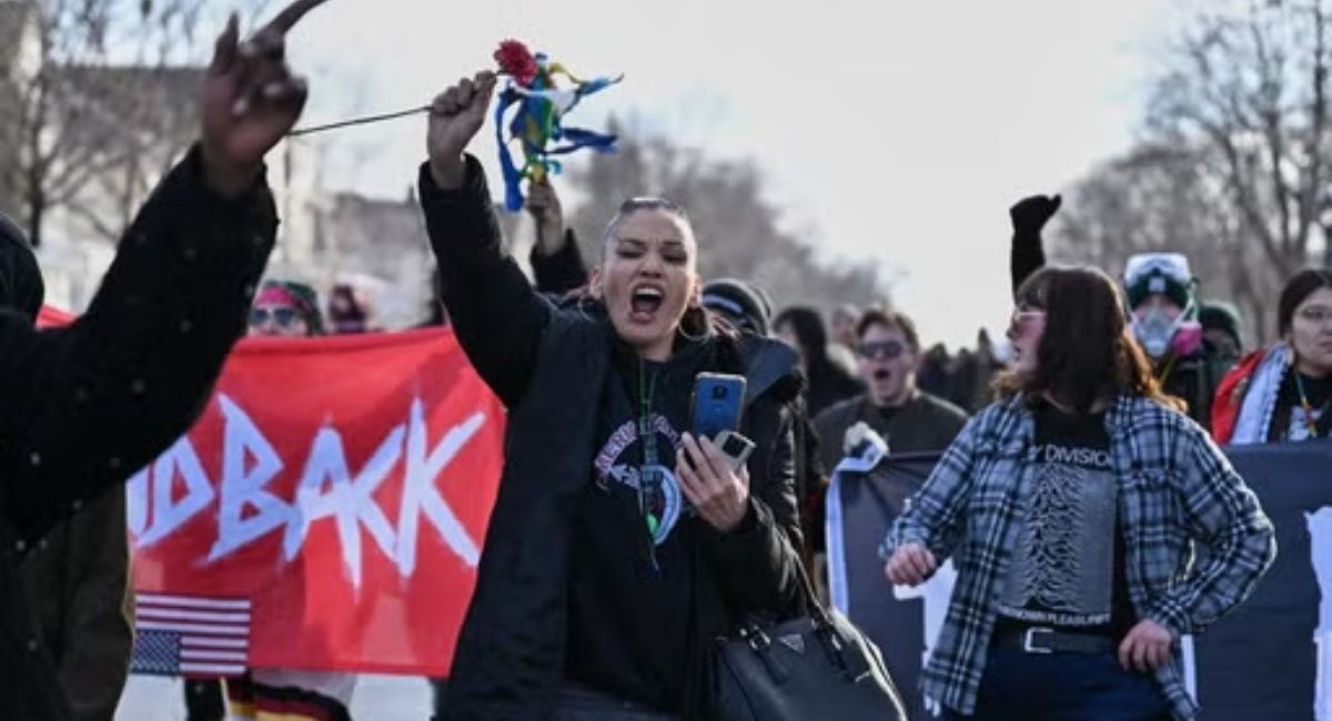 अध्यागमन छापामा महिला मारिएपछि ट्रम्प प्रशासन दबाबमा