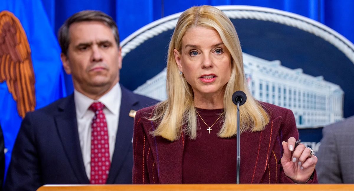 एपस्टेन फाइल सार्वजनिक गर्न ढिलाइ: २० लाख कागजात अझै समीक्षाको क्रममा