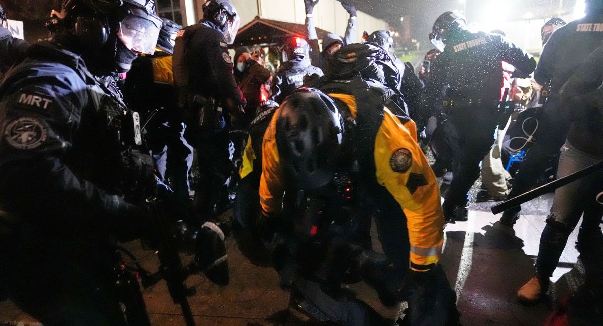 आइस एजेन्टको गोलीपछि पोर्टल्यान्डमा तनाव चर्कियो