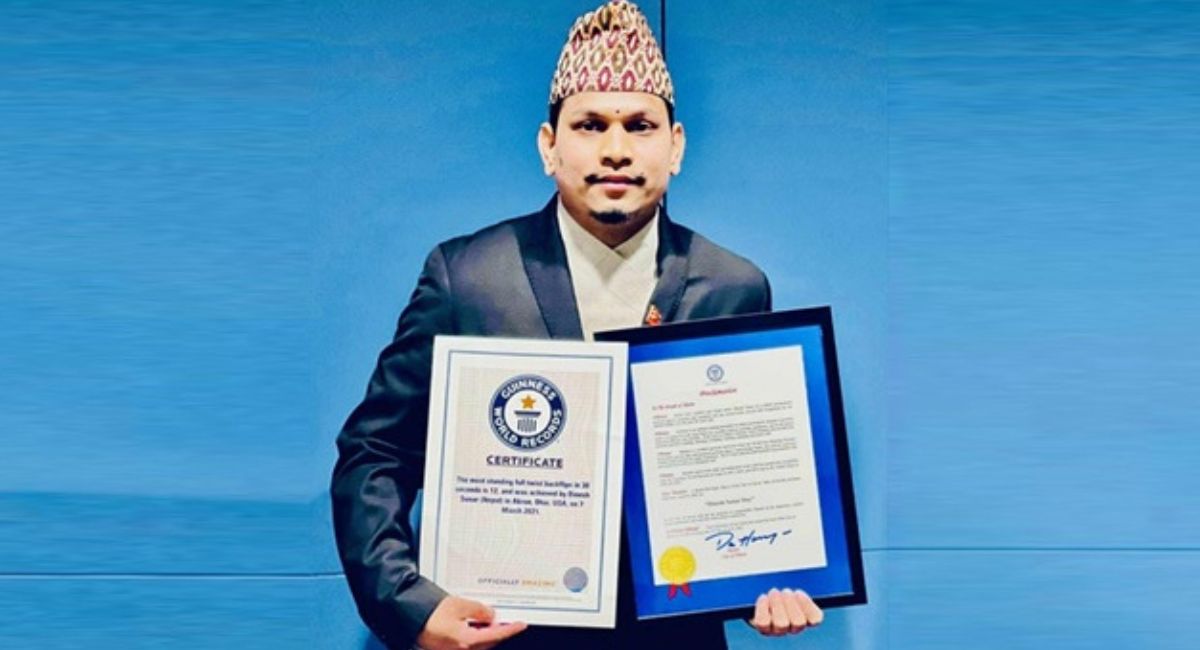 २१ पटकका विश्व कीर्तिमानी दिनेश सुनारलाई मानार्थ विद्यावारिधि