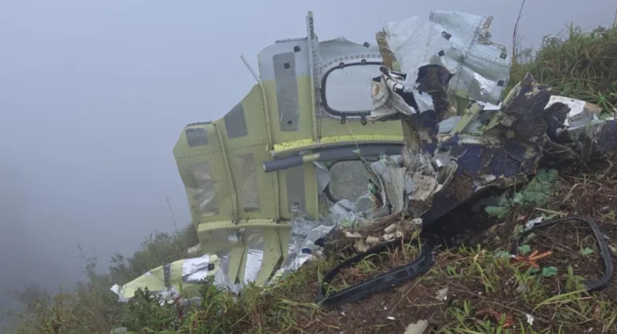 इन्डोनेसियामा विमान दुर्घटना: ११ जनाको अवस्था अज्ञात, पहाडमा भेटियो भग्नावशेष