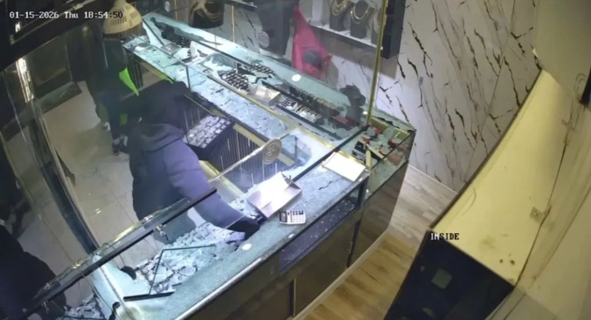 जर्सी सिटीको गहना पसलमा लुटपाट: ५ मिनेटमै डेढ मिलियन डलरको क्षति