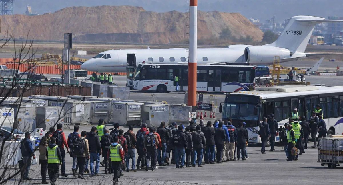 अमेरिकाबाट ९० नेपाली एकै साथ देश निकाला: चार्टर्ड विमानबाट काठमाडौँ ल्याइयाे