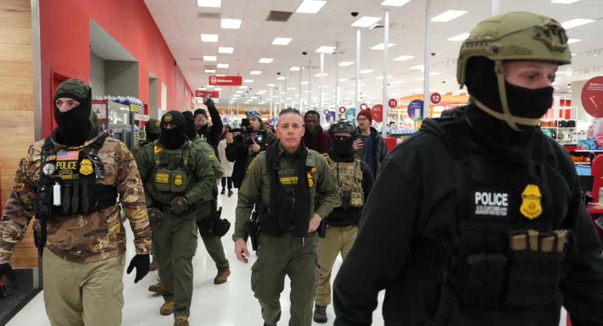 अमेरिकामा ‘तार्गेट’ स्टोरहरू विरुद्ध प्रदर्शन: मिनेसोटाको आप्रवासन दमनमा बोल्न दबाब