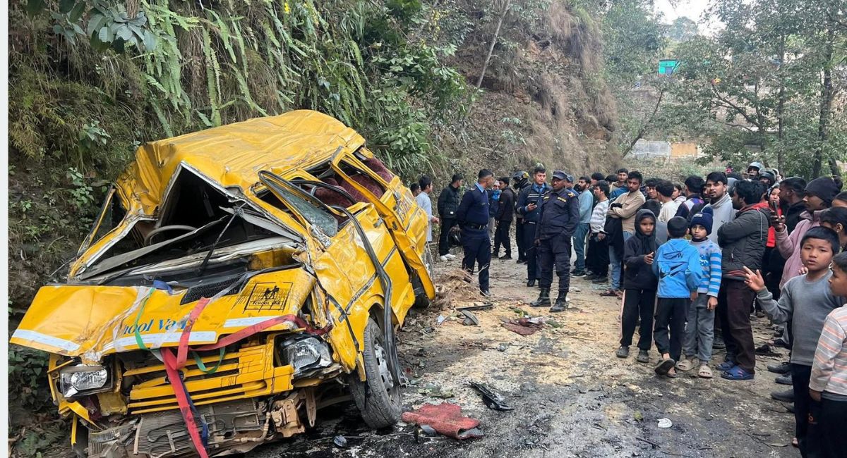 बागलुङमा स्कुल बस दुर्घटना : २३ विद्यार्थी घाइते, ३ जनाको अवस्था गम्भीर