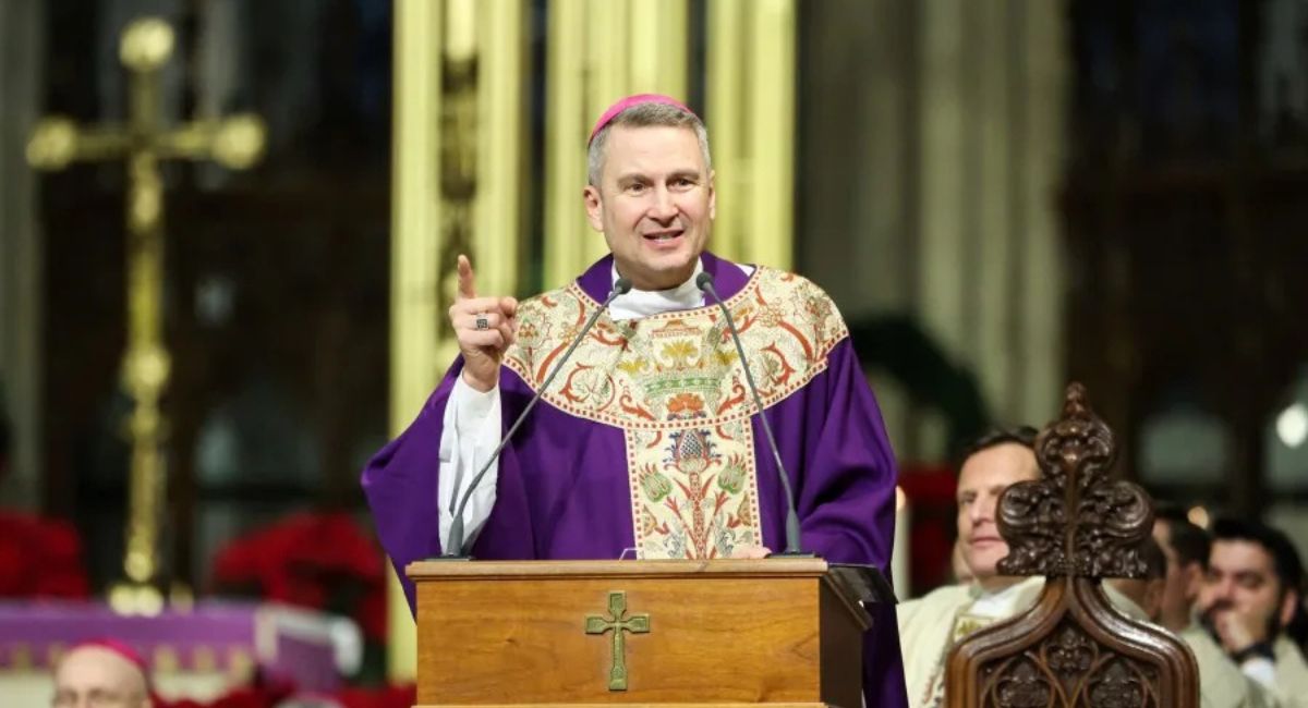 न्यूयोर्कले १४ वर्षपछि पायो नयाँ धर्मगुरु: ढोका ढकढक्याएर भित्र पस्दैछन् रोनाल्ड हिक्स