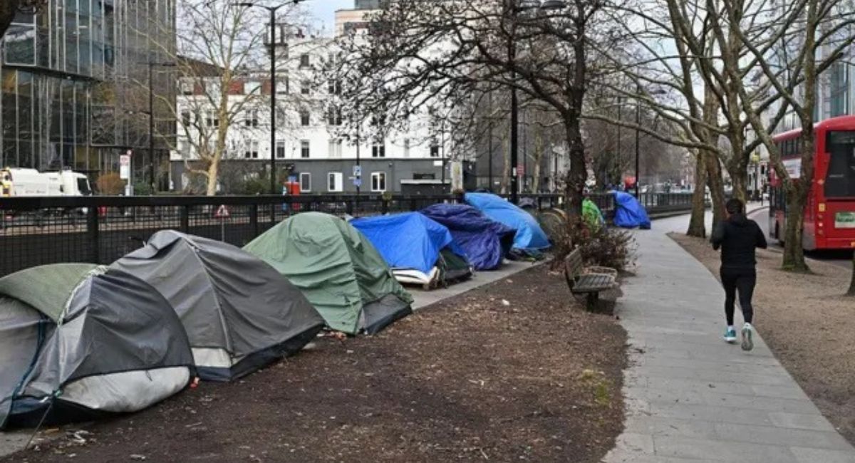 बेलायतमा शरणार्थीको बिजोग: ४ वर्षमै १५ हजार परिवार सडकमा, सरकारी नीति नै दोषी ?
