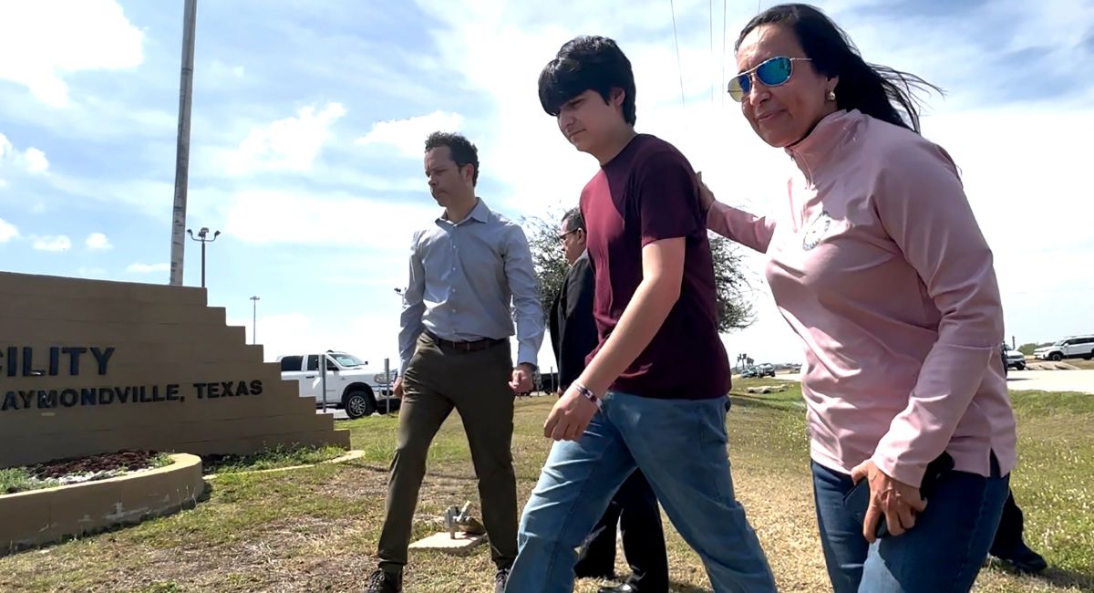 एक प्रसिद्ध मारियाची ब्यान्डका गायक दाजुभाइ हिरासतमुक्त